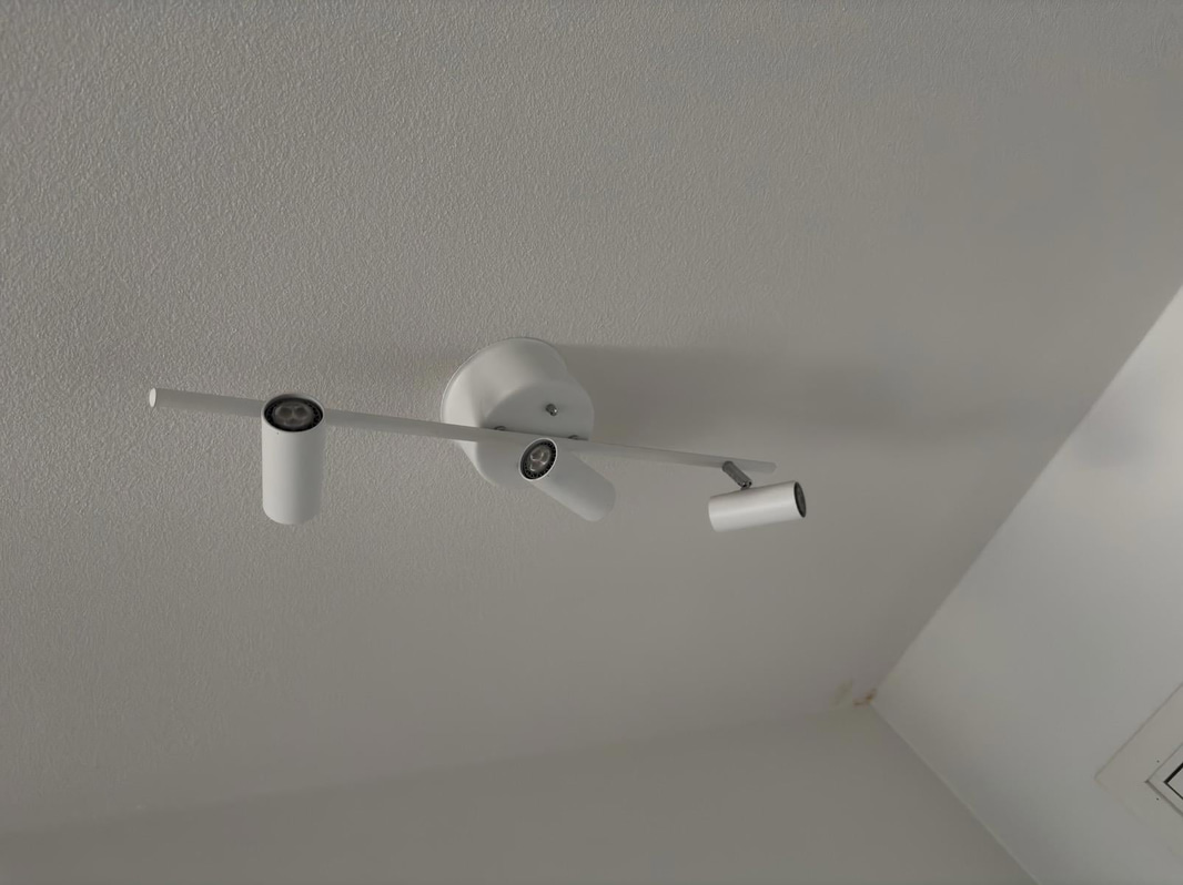 Contents of a fully furnished three-room apartment - see all images for full contents