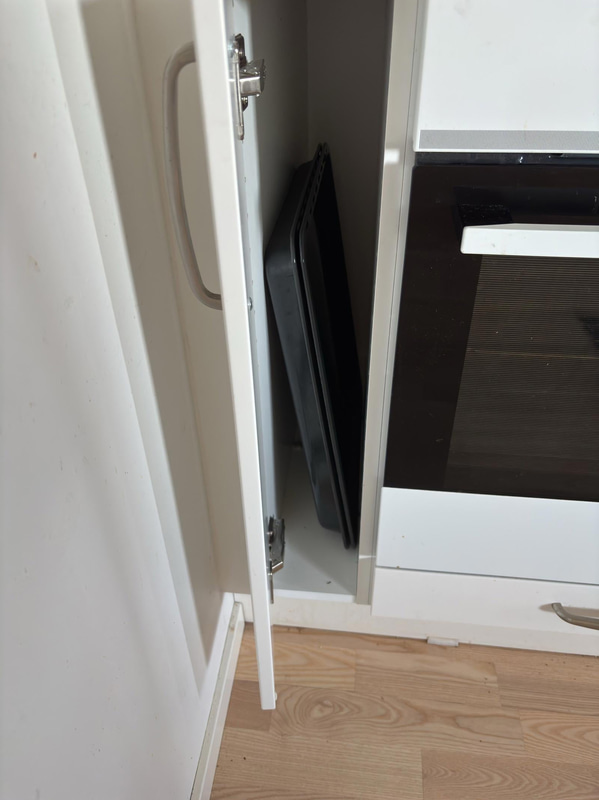 Contents of a fully furnished three-room apartment - see all images for full contents