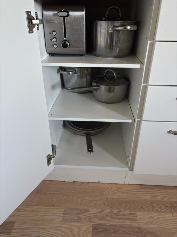 Contents of a fully furnished three-room apartment - see all images for full contents
