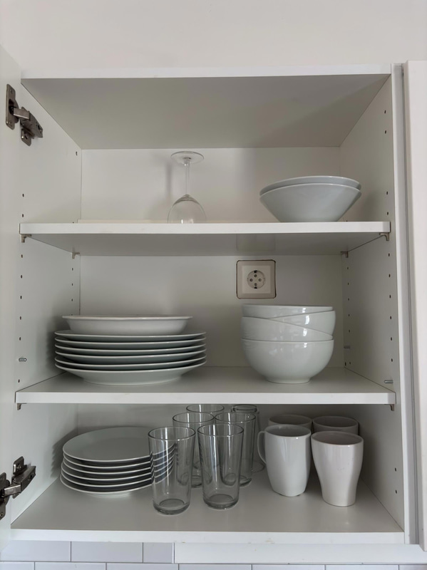 Contents of a fully furnished three-room apartment - see all images for full contents