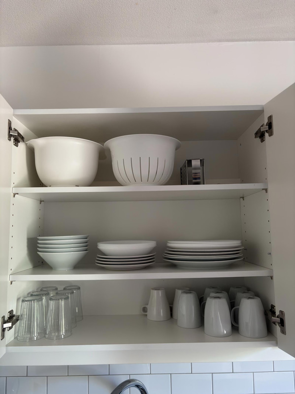 Contents of a fully furnished four-room apartment - see all images for the complete contents