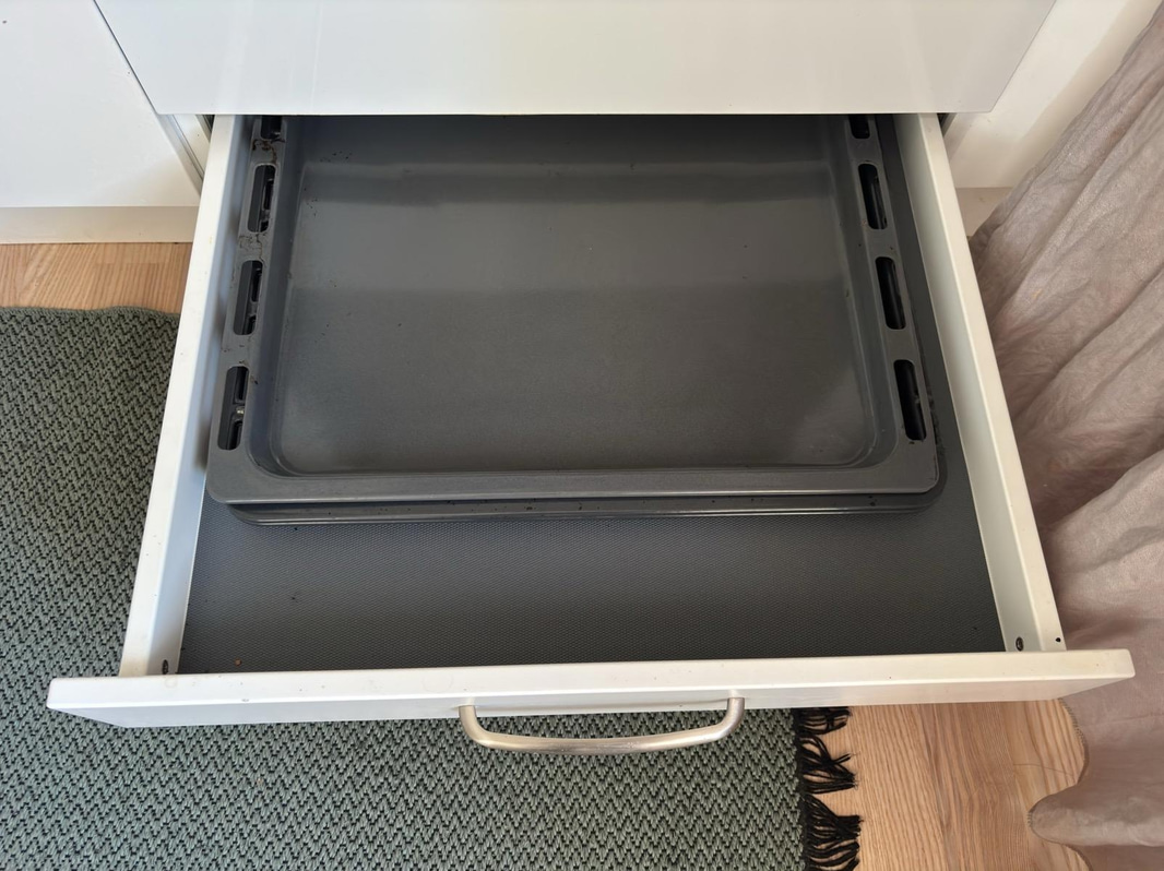 Contents of a fully furnished four-room apartment - see all images for full contents