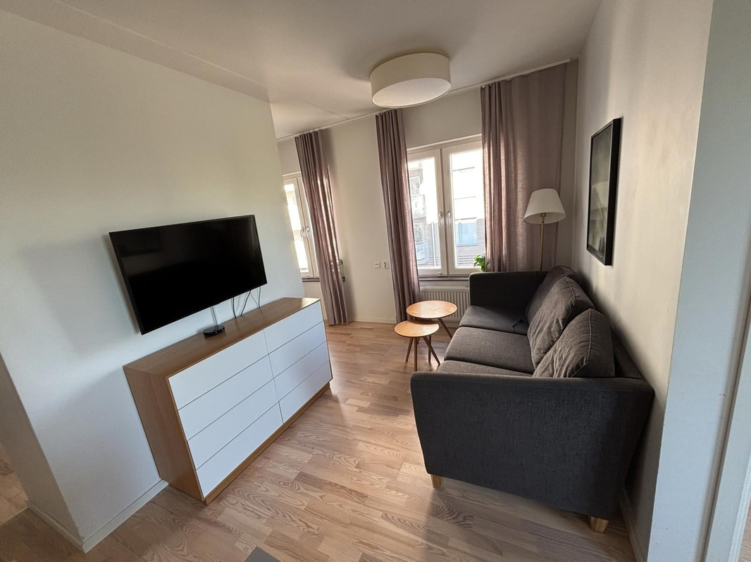 Contents of a fully furnished four-room apartment - see all images for full contents