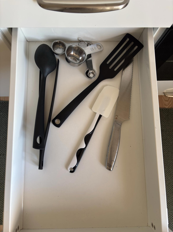 Contents of a fully furnished four-room apartment - see all images for full contents