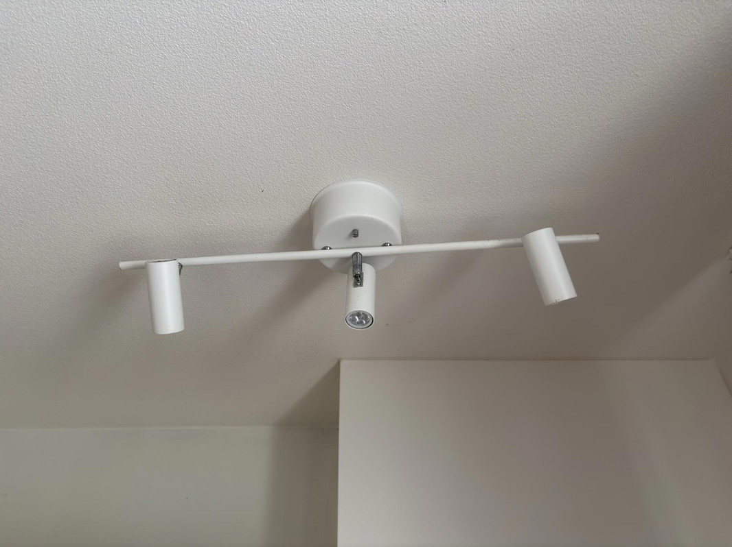 Contents of a fully furnished four-room apartment - see all images for full contents