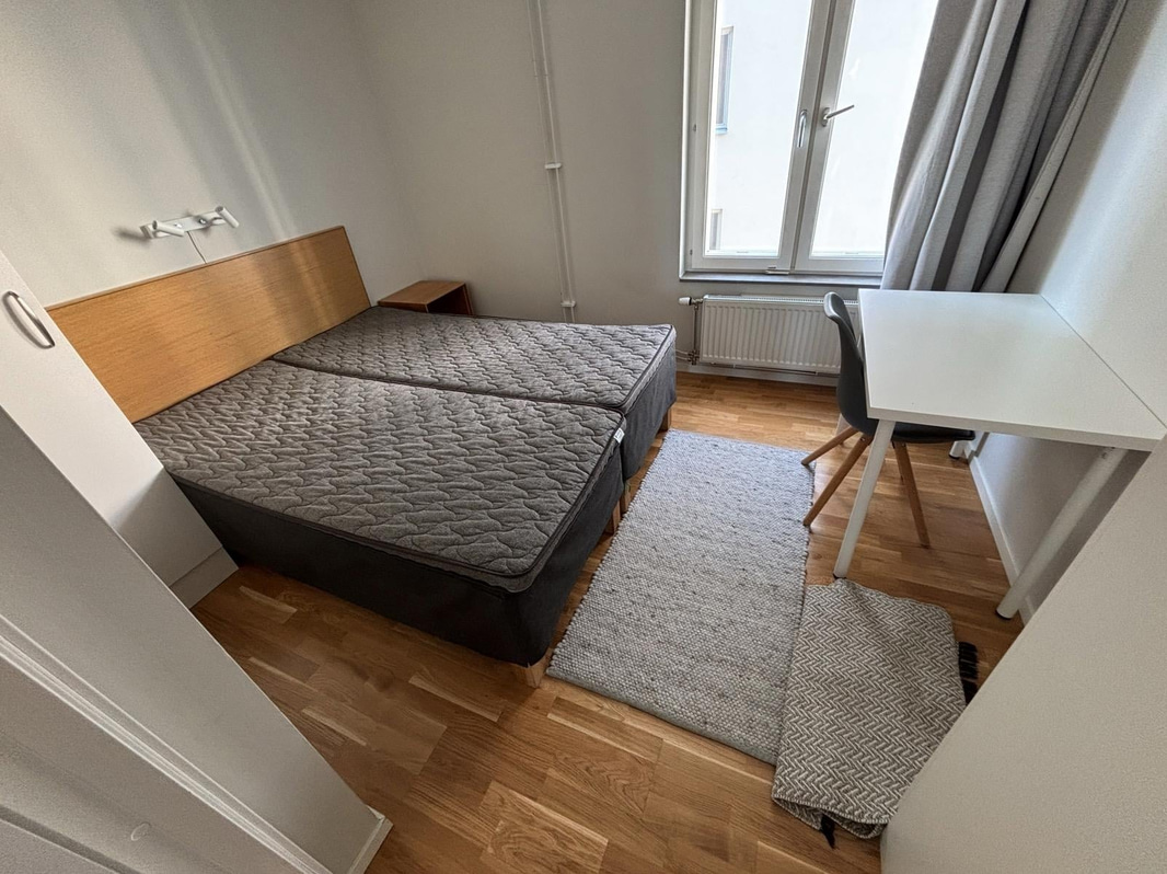 Contents of a fully furnished four-room apartment - see all images for complete contents