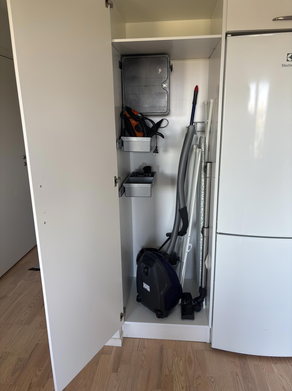 Contents of a fully furnished three-room apartment - see all photos for complete contents