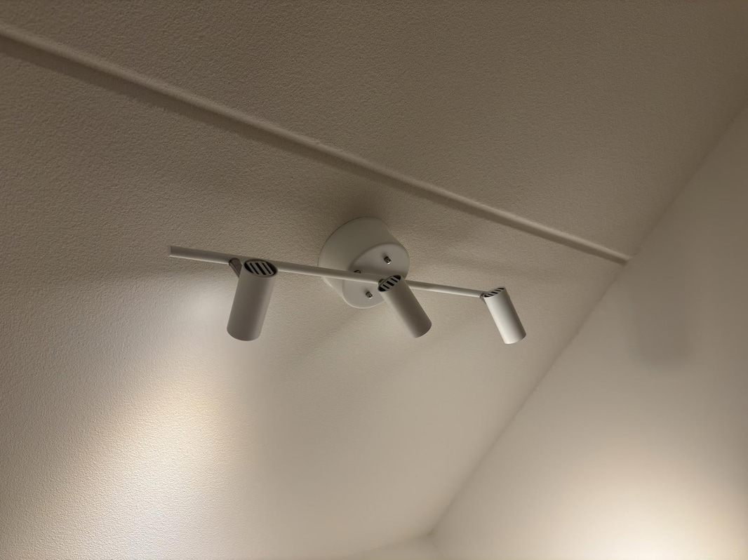 Contents of a fully furnished three-room apartment - see all photos for complete contents