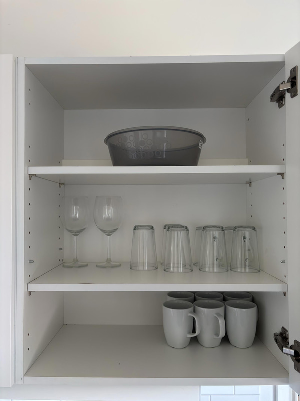 Contents of a fully furnished three-room apartment - see all photos for complete contents