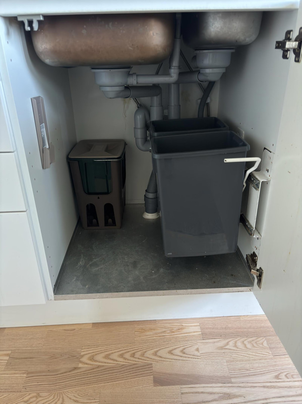 Contents of a fully furnished three-room apartment - see all photos for complete contents