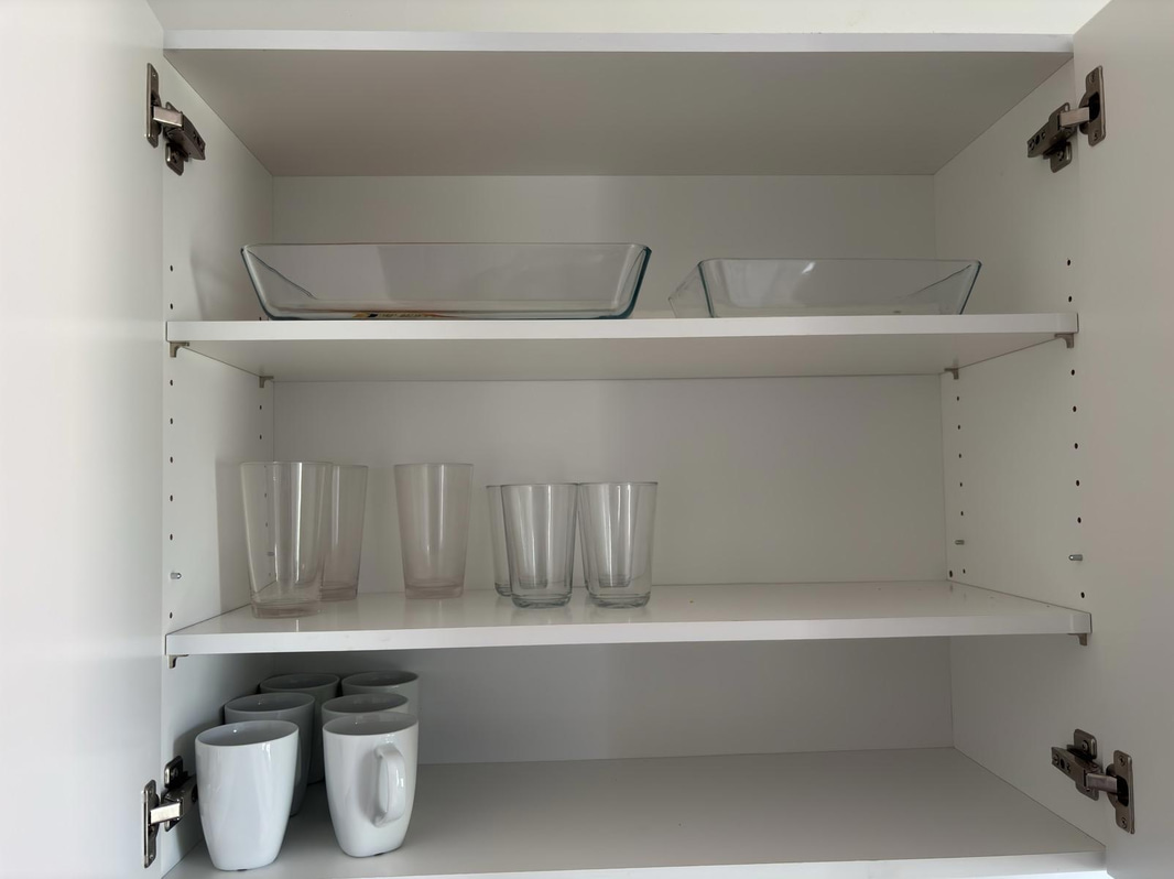 Contents of a fully furnished four-room apartment - see all images for full contents