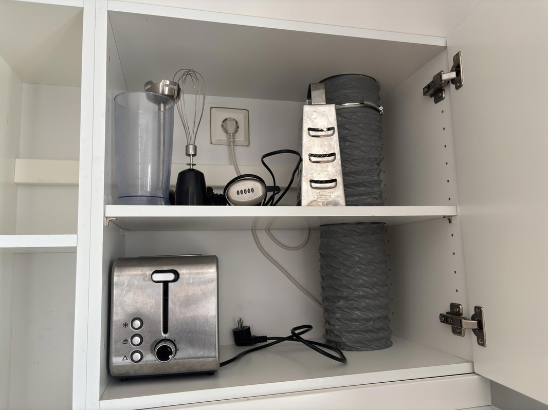 Contents of a fully furnished four-room apartment - see all images for full contents