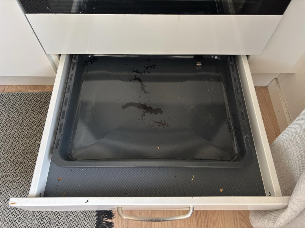 Contents of a fully furnished four-room apartment - see all images for full contents