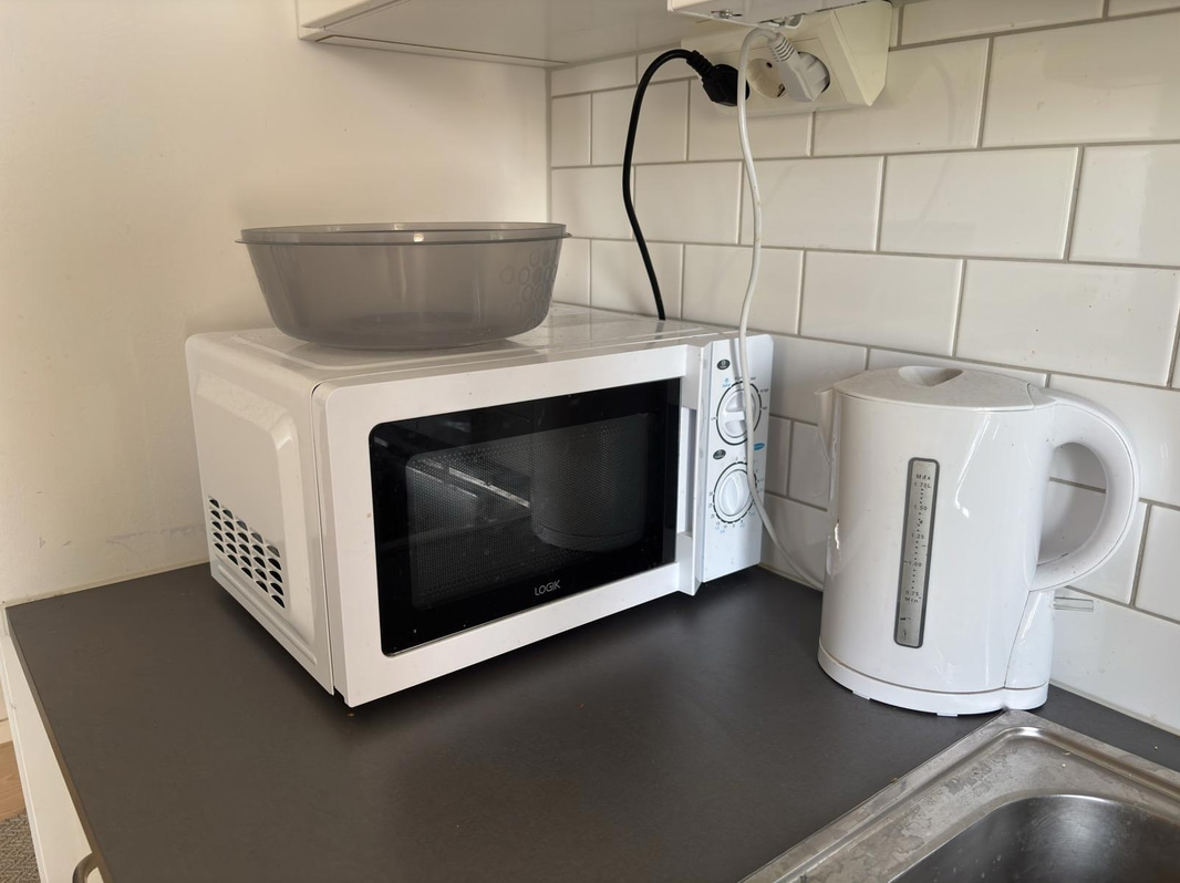Contents of a fully furnished four-room apartment - see all images for full contents