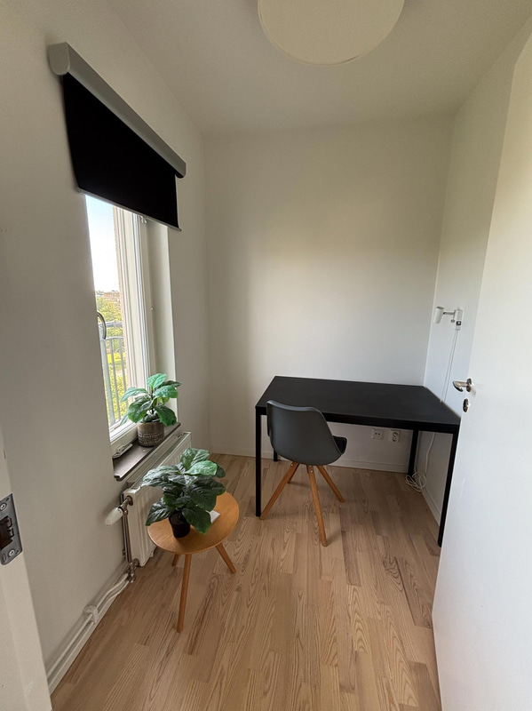 Contents of a fully furnished four-room apartment - see all images for full contents