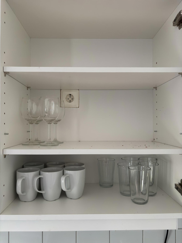 Contents of a fully furnished three-room apartment - see all images for the complete contents