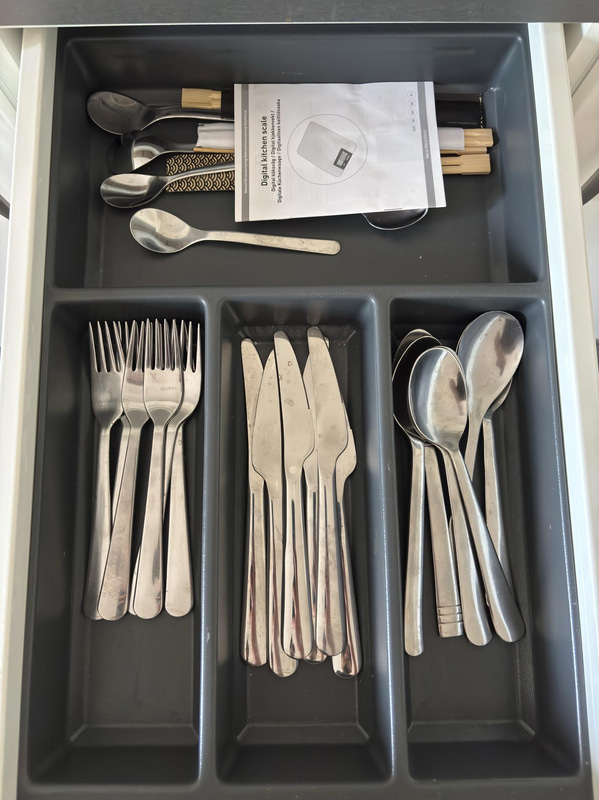 Contents of a fully furnished three-room apartment - see all images for the complete contents