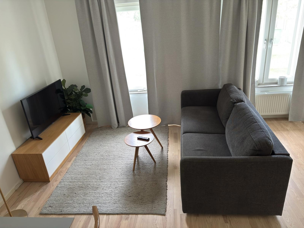 Contents of a fully furnished three-room apartment - see all images for the complete contents