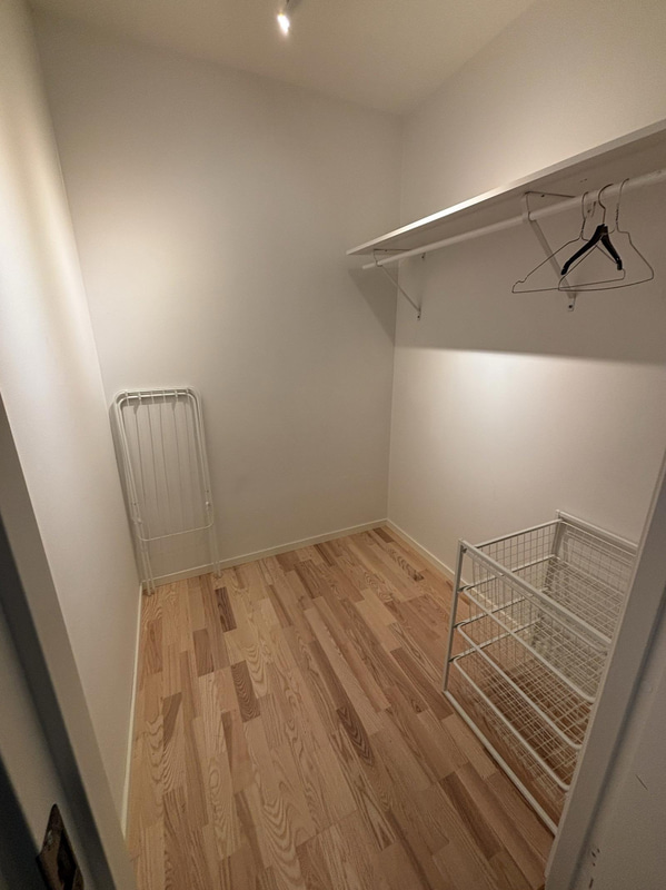 Contents of a fully furnished three-room apartment - see all images for the complete contents