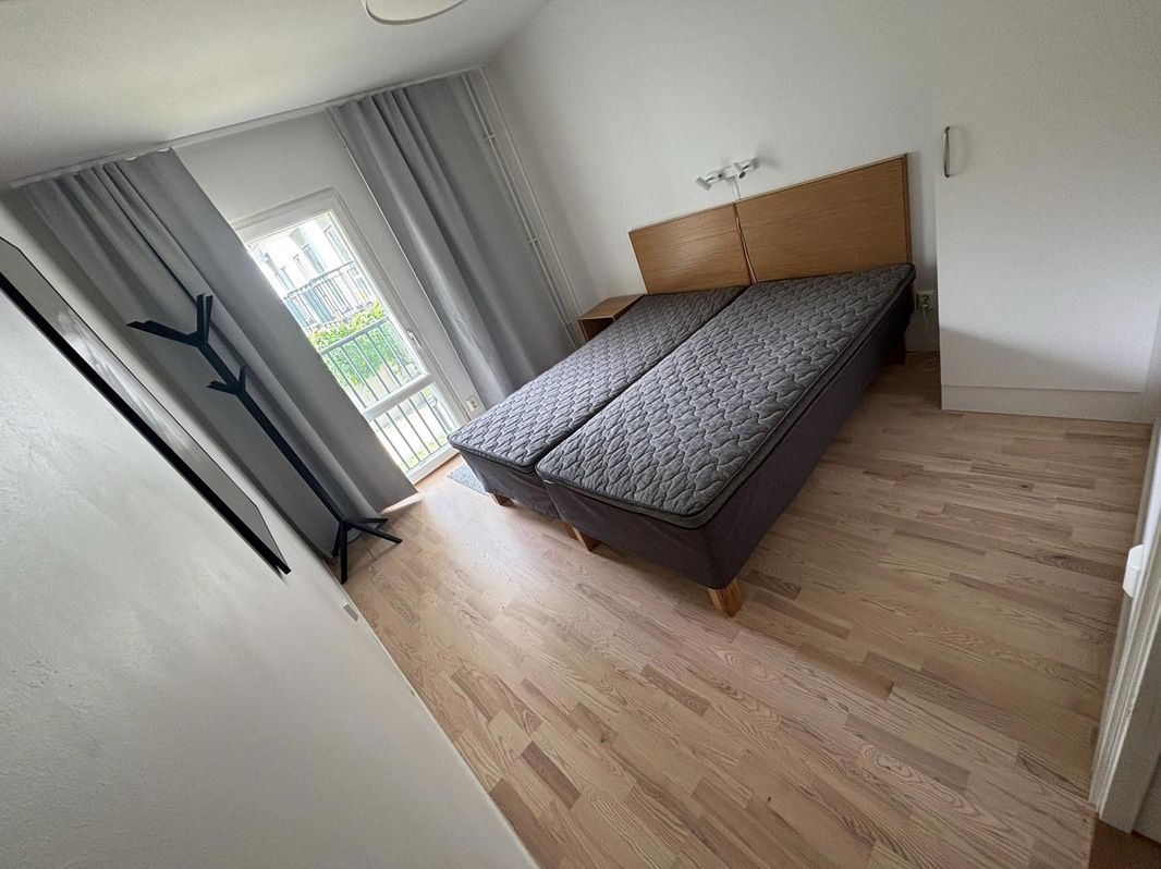 Contents of a fully furnished three-room apartment - see all images for the complete contents