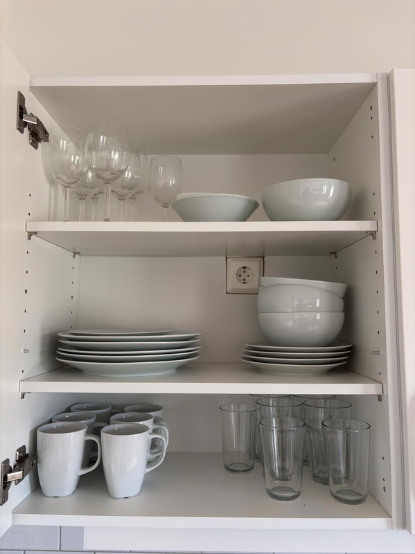 Contents of a fully furnished three-room apartment - see all photos for the full contents