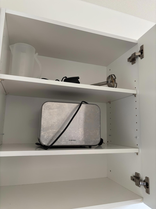 Contents of a fully furnished three-room apartment - see all photos for the full contents