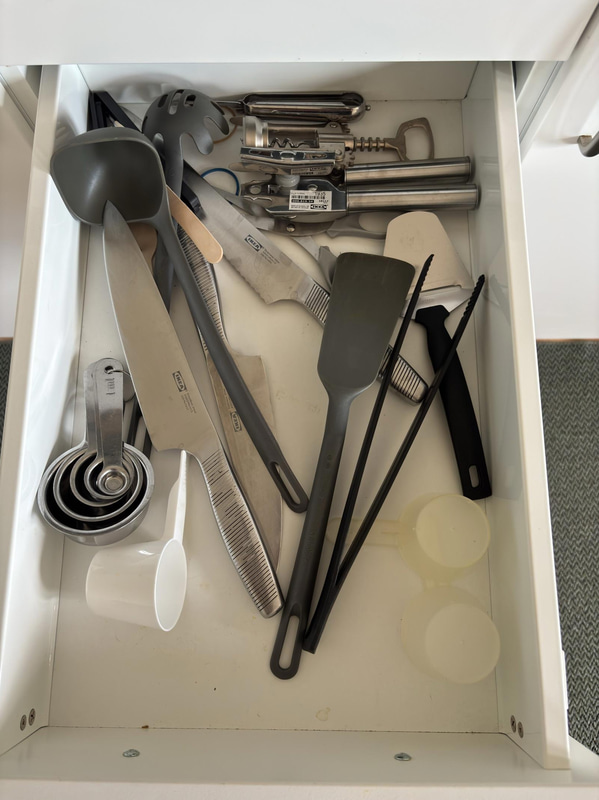 Contents of a fully furnished three-room apartment - see all photos for the full contents