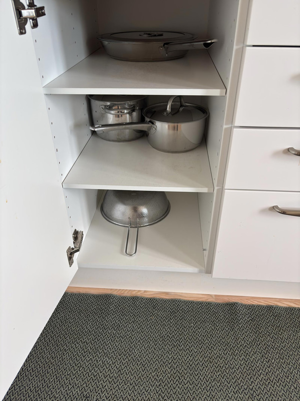 Contents of a fully furnished three-room apartment - see all photos for the full contents