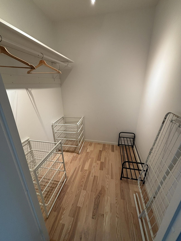 Contents of a fully furnished three-room apartment - see all photos for the full contents