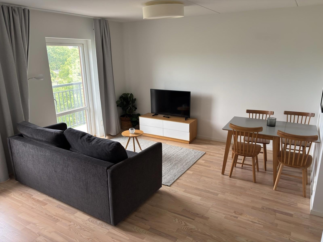 Contents of a fully furnished three-room apartment - see all photos for the full contents