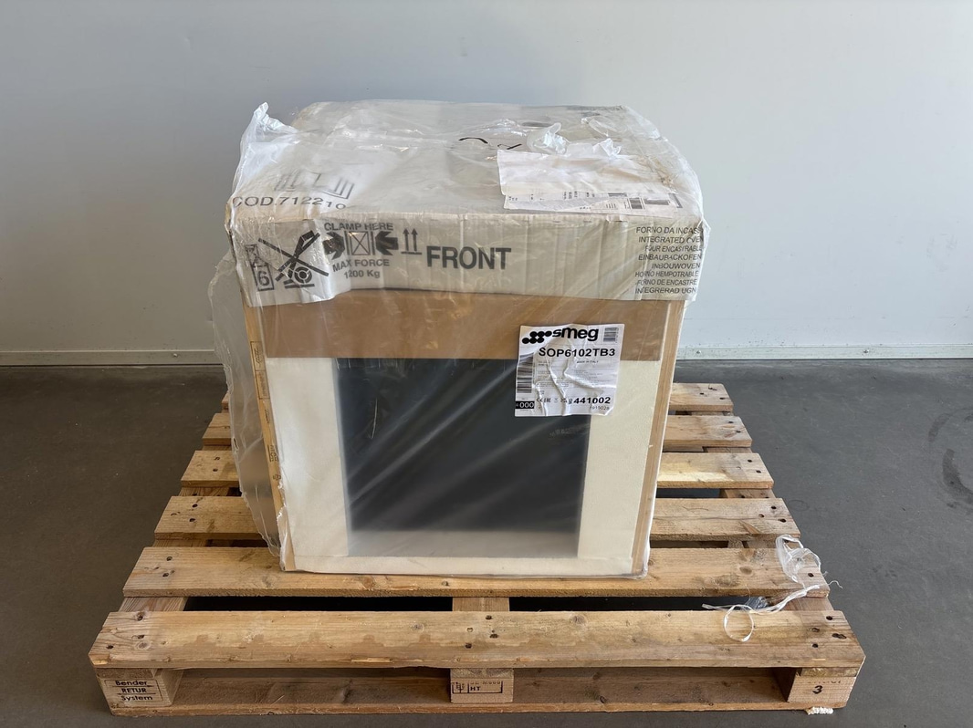 Termoventilerad ugn Smeg Svart, Linea SOP6102TB3
