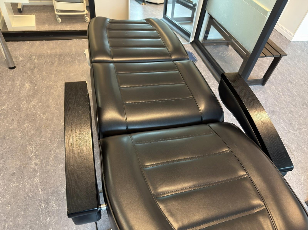 Behandlingsrum med elektrisk behandlingsstol m.m.