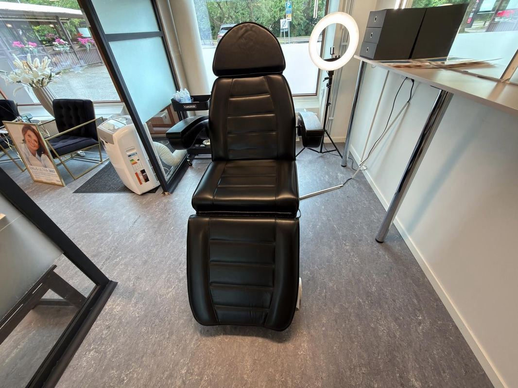 Behandlingsrum med elektrisk behandlingsstol m.m.