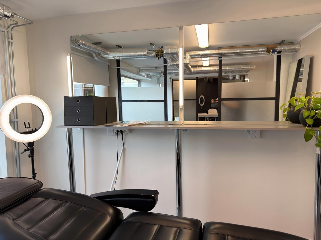 Behandlingsrum med elektrisk behandlingsstol m.m.
