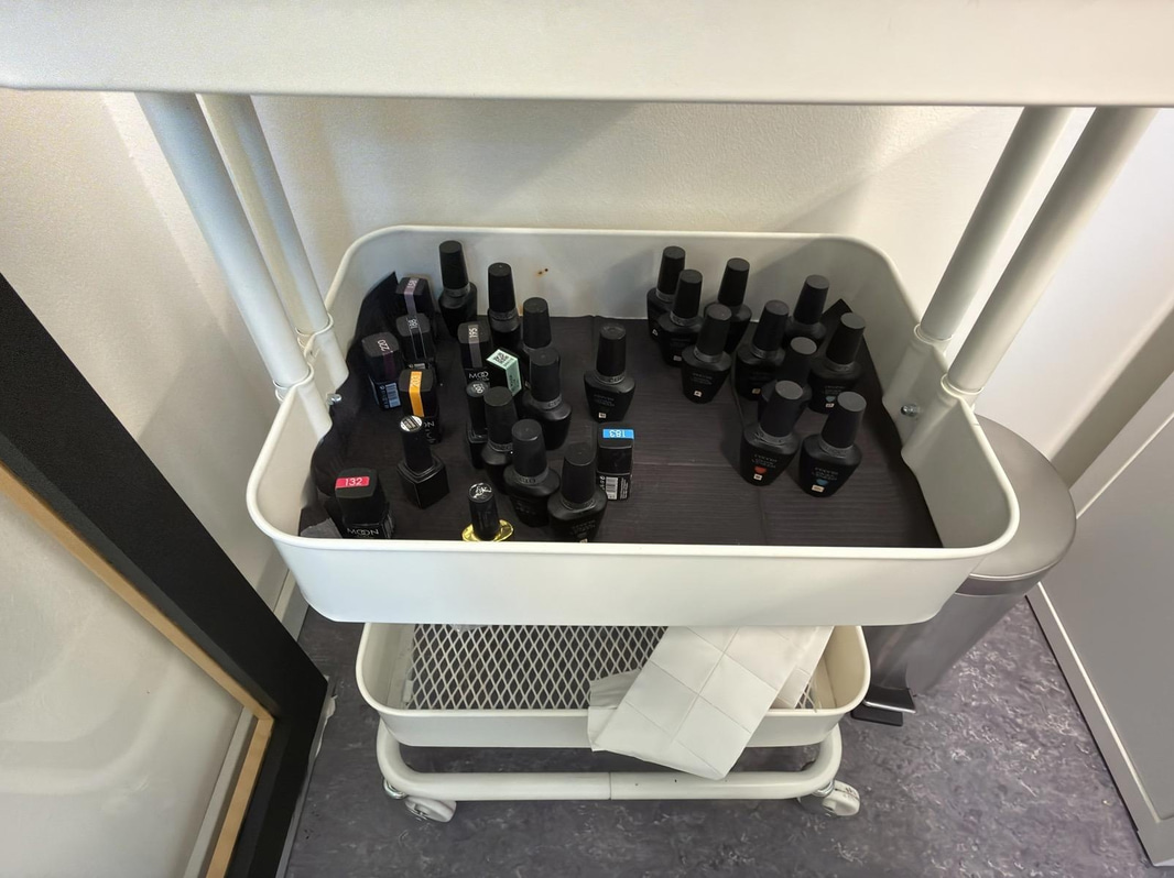 Nagelstation, AC, vägg-tv m.m.