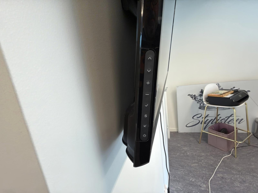 Nagelstation, AC, vägg-tv m.m.