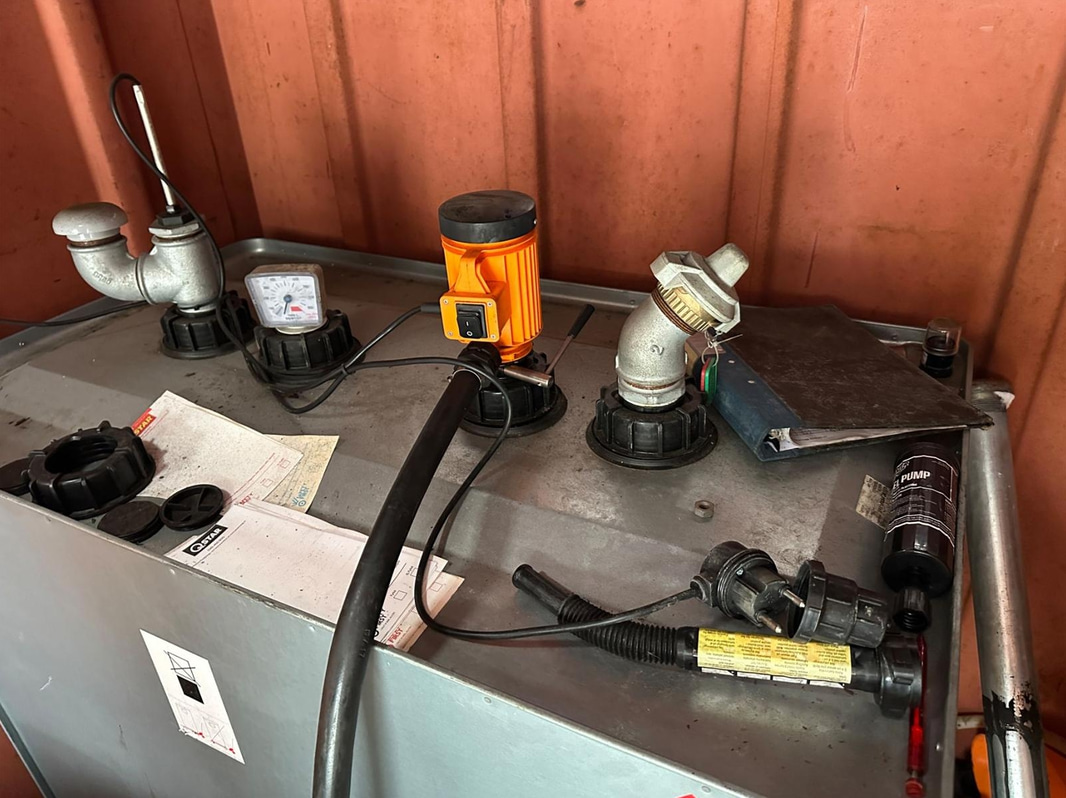 Tankstation i container bensin 1000 lit Diesel 1000 liter godkända tankar och avluftning