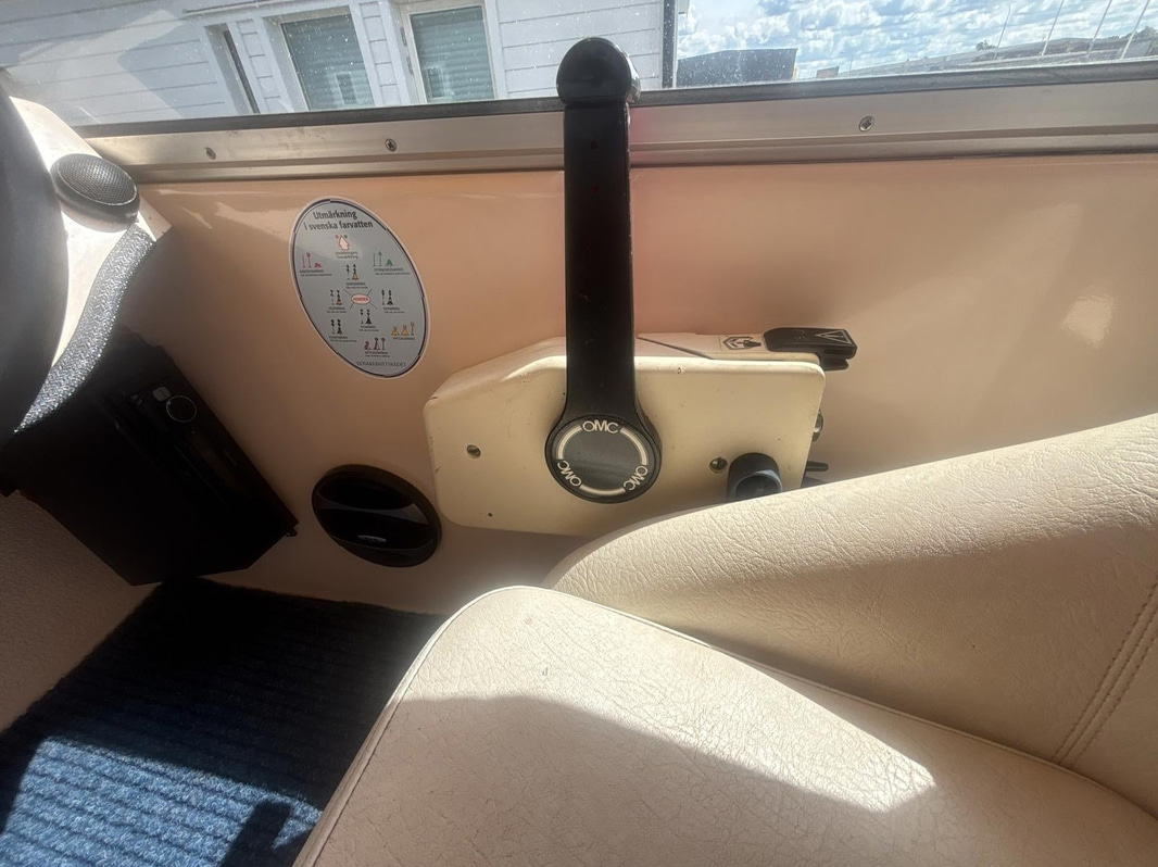 Motorbåt Ryds 530DC med Johnson 70 hk 2-takt. Längd: 5.3 m. -1988