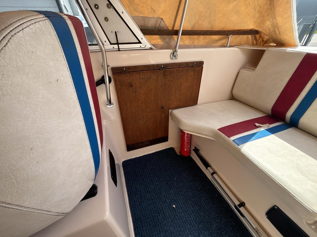 Motorbåt Ryds 530DC med Johnson 70 hk 2-takt. Längd: 5.3 m. -1988