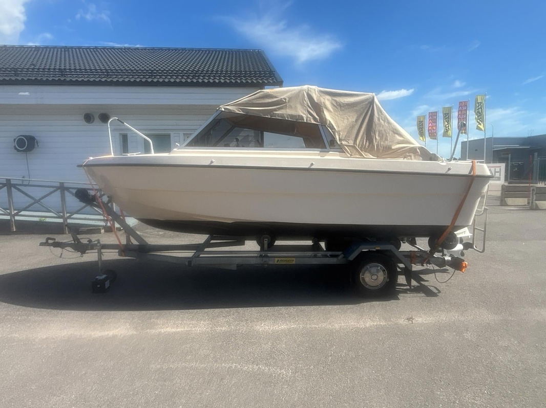 Motorbåt Ryds 530DC med Johnson 70 hk 2-takt. Längd: 5.3 m. -1988