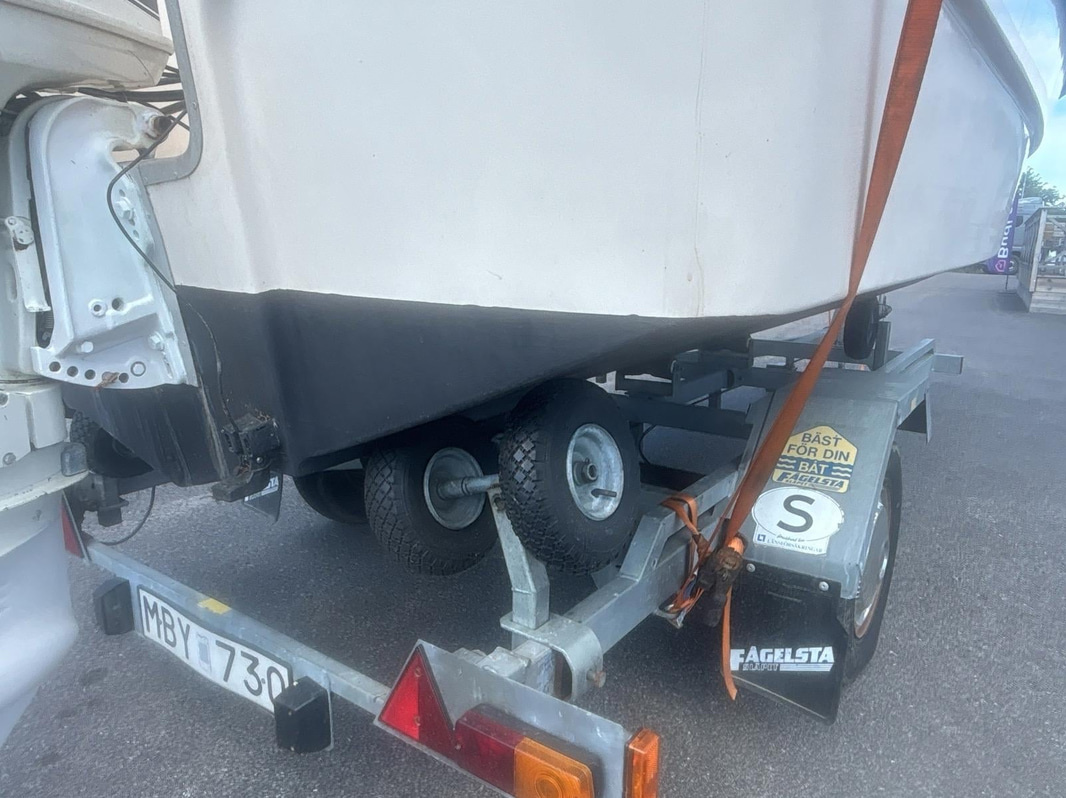 Motorbåt Ryds 530DC med Johnson 70 hk 2-takt. Längd: 5.3 m. -1988
