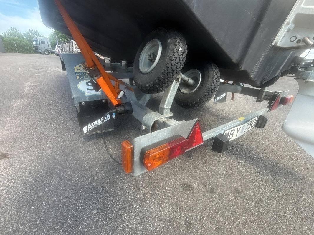 Motorbåt Ryds 530DC med Johnson 70 hk 2-takt. Längd: 5.3 m. -1988