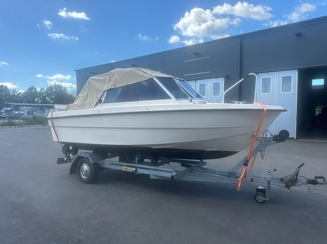 Motorbåt Ryds 530DC med Johnson 70 hk 2-takt. Längd: 5.3 m. -1988