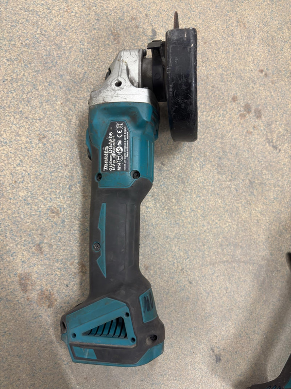 Tool lot, 4 Makita 18V angle grinders