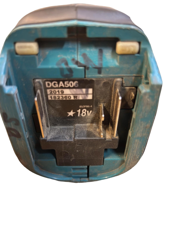 Tool lot, 4 Makita 18V angle grinders