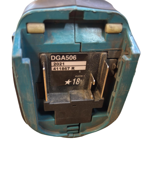 Tool lot, 4 Makita 18V angle grinders