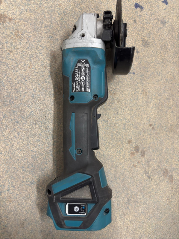 Tool lot, 4 Makita 18V angle grinders