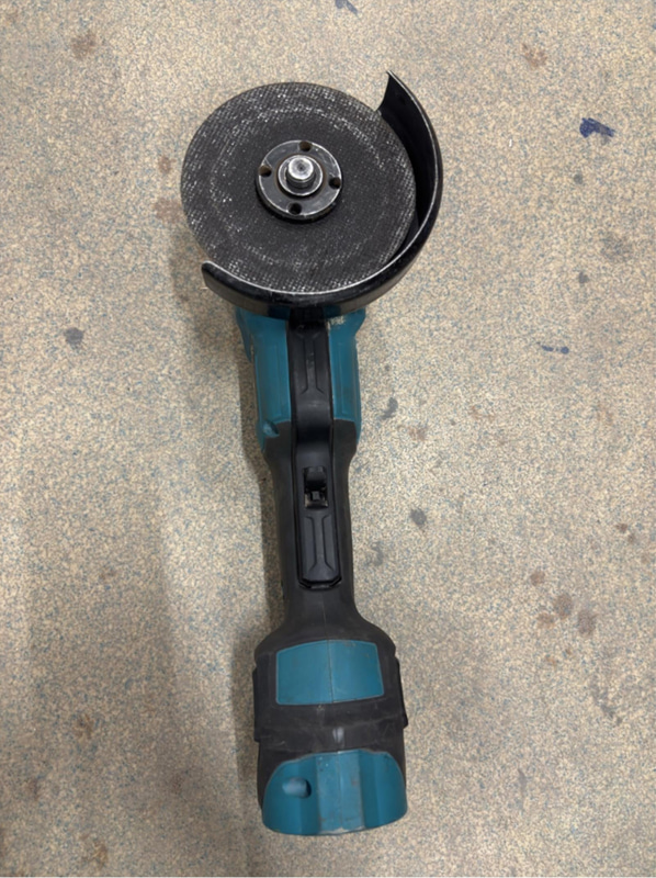 Tool lot, 4 Makita 18V angle grinders