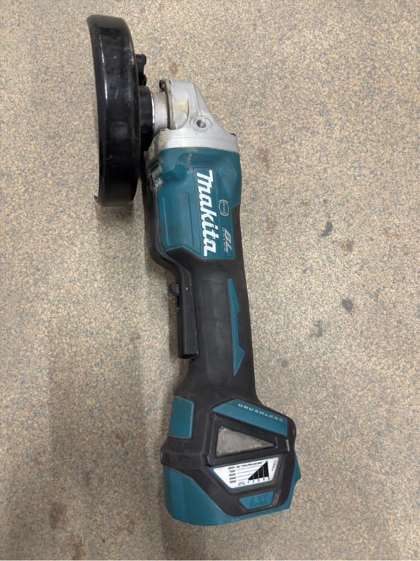 Tool lot, 4 Makita 18V angle grinders