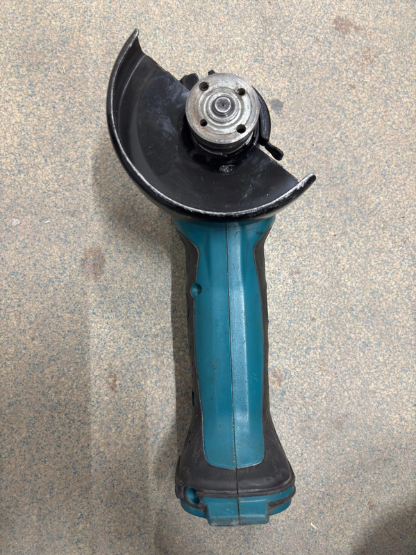 Tool lot, 4 Makita 18V angle grinders